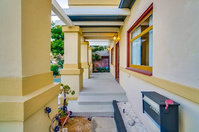 Building Photo - 3131 E Corto Pl