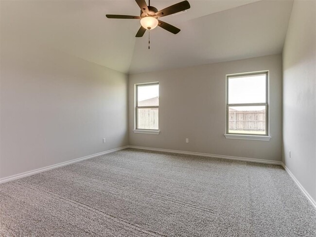 Building Photo - 644 Laurel Grv
