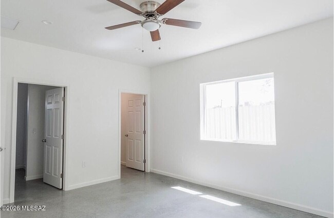 Building Photo - 4153 E Bermuda St
