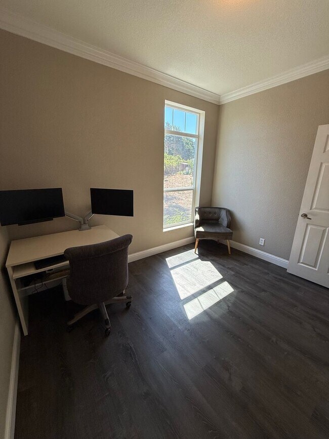 Building Photo - BEAUTIFUL 4 BEDROOM 2 BATH HOME IN ARROYO ...