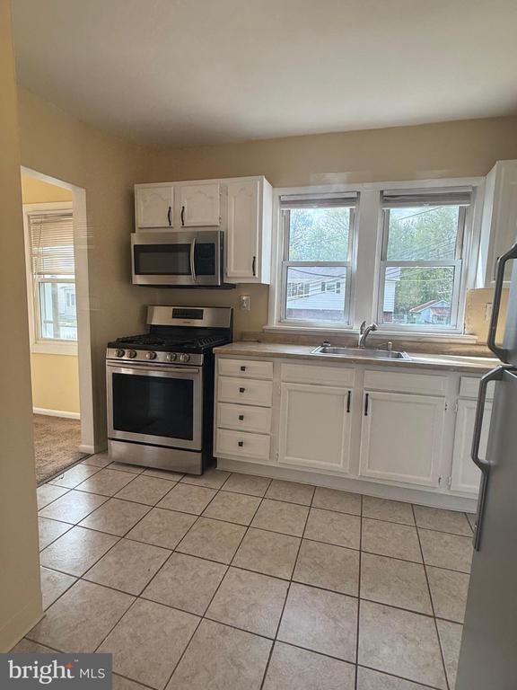 Building Photo - 75 Melrose Ave