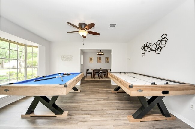 Building Photo - 563 Landfall Ln