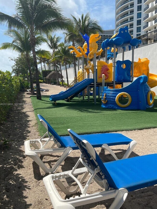 Building Photo - 6039 Collins Ave