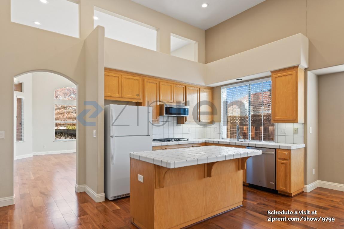 Building Photo - 1468 Bergerac Dr