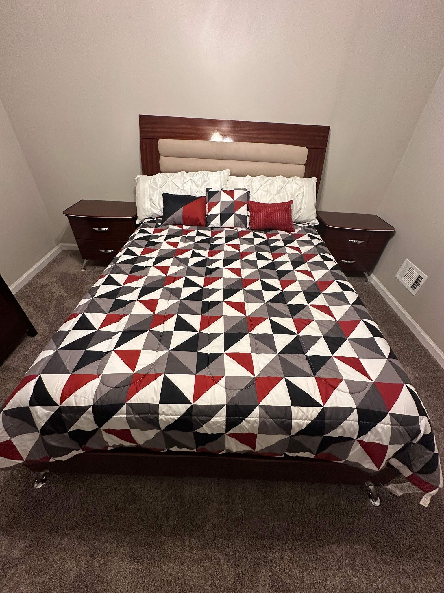 Building Photo - 1 Rainbow Dr