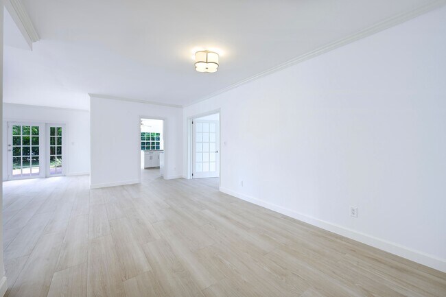 Building Photo - 336 Marlborough Pl