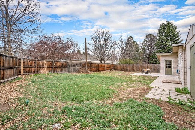 Building Photo - 3 Bed ranch minutes from CSU and pet and s...