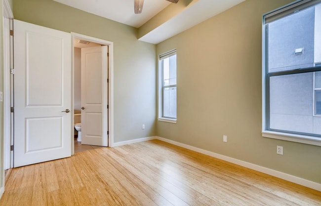Building Photo - 2331 Glenarm Pl