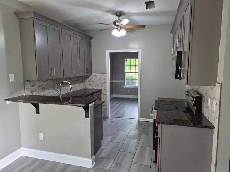 Building Photo - 3914 Spearmint Ln NW
