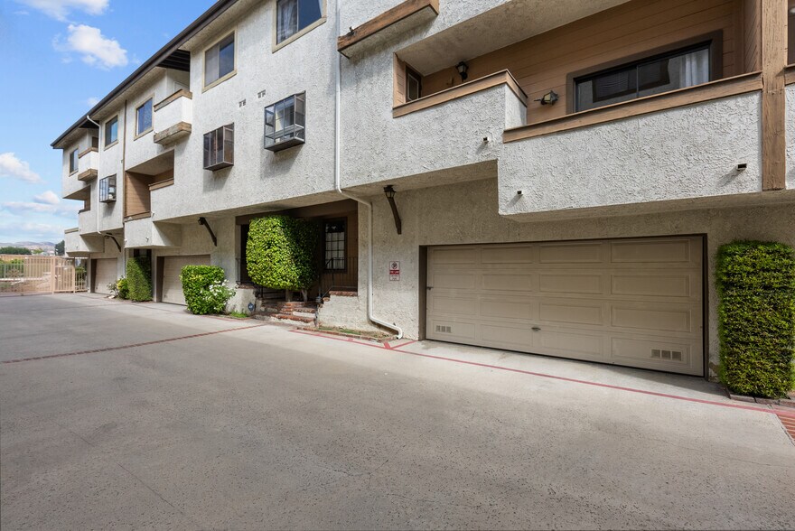 Building Photo - 7650 Topanga Canyon Blvd