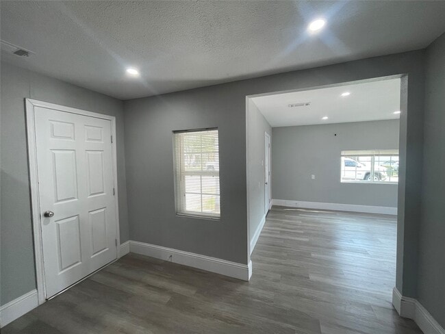 Building Photo - 2508 S Texas Ave