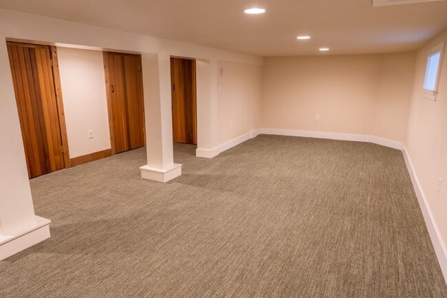 Building Photo - 4Bd/2.75Ba Seattle House