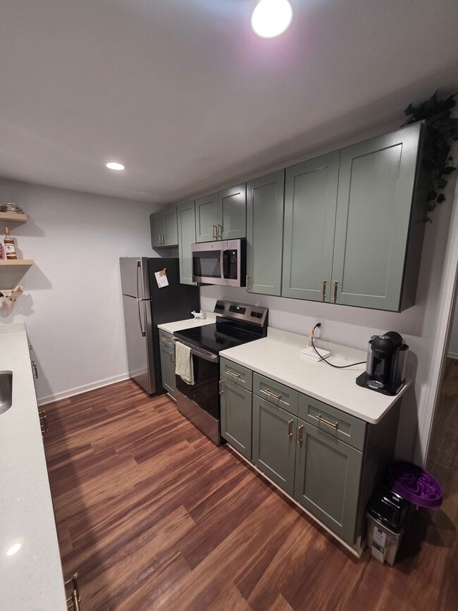 Building Photo - 214 Charleston Dr