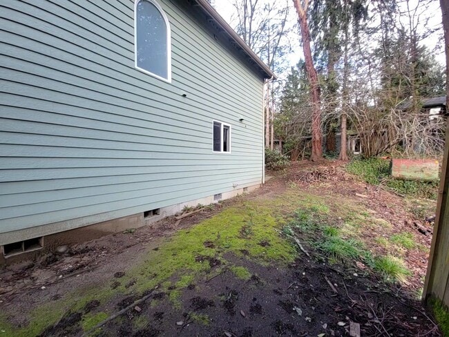 Building Photo - 2804 Pine Rd NE