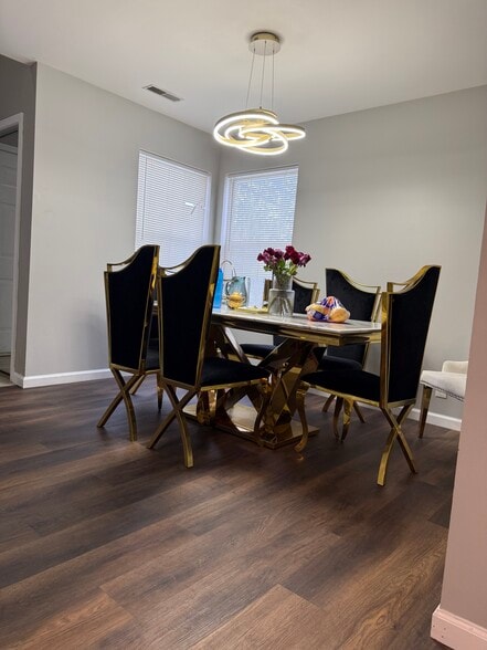 Building Photo - 36 Renaissance Ln