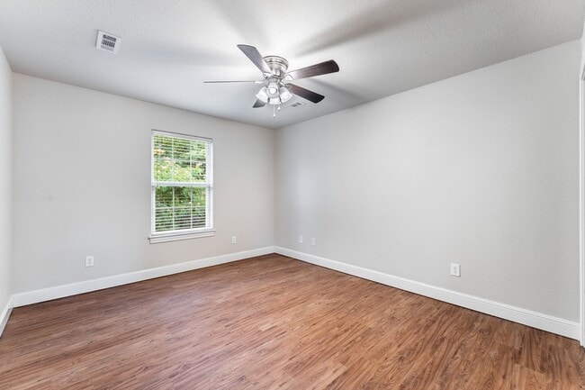 Building Photo - Dont miss out! This wont last long.