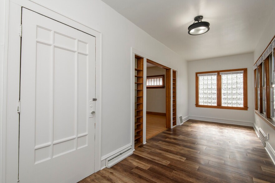 Building Photo - 2028 S 85th St