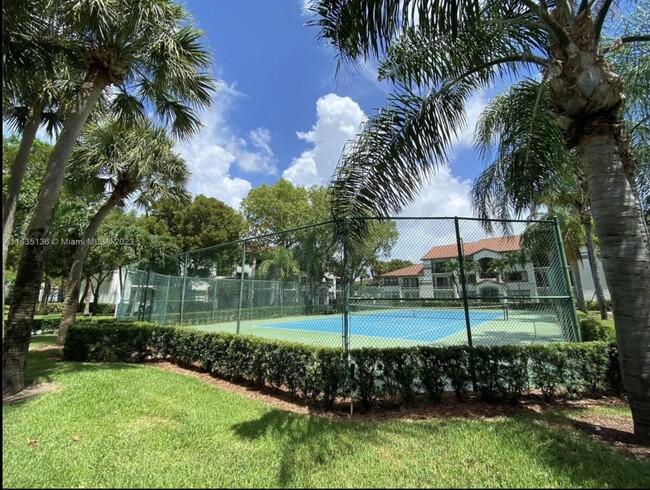 Tennis court - 610 S Park Rd