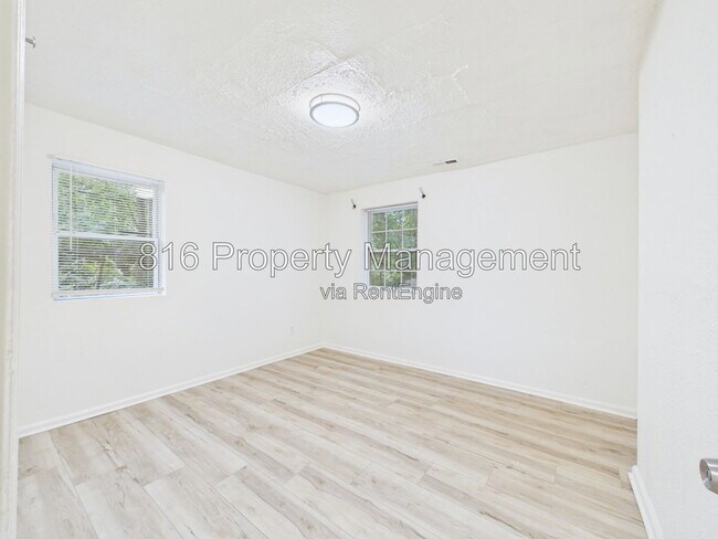Building Photo - 6711 Agnes Ave