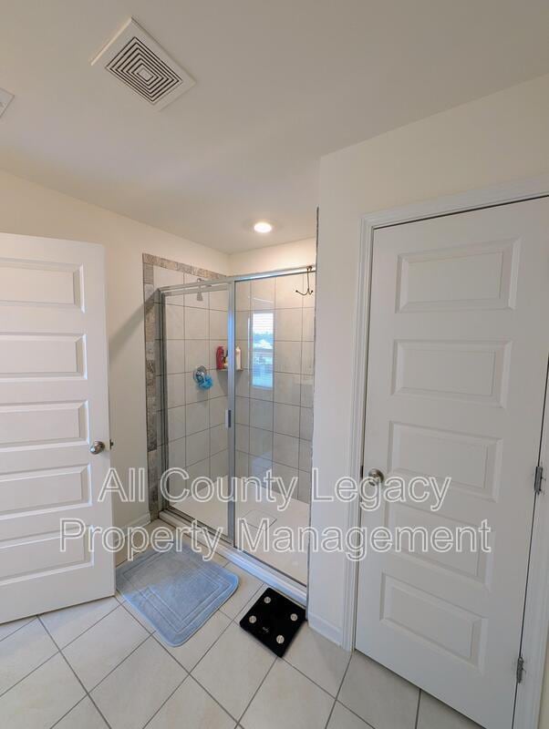 Building Photo - 928 Blue Juniper Cir