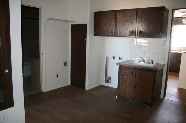 Building Photo - LARGE COUNTRY HOME NEAR ENMU