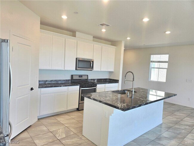 Building Photo - 2406 Bellinzona Pl