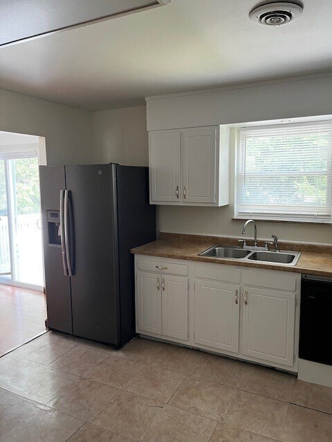 Kitchen - 10912 Dineen Dr