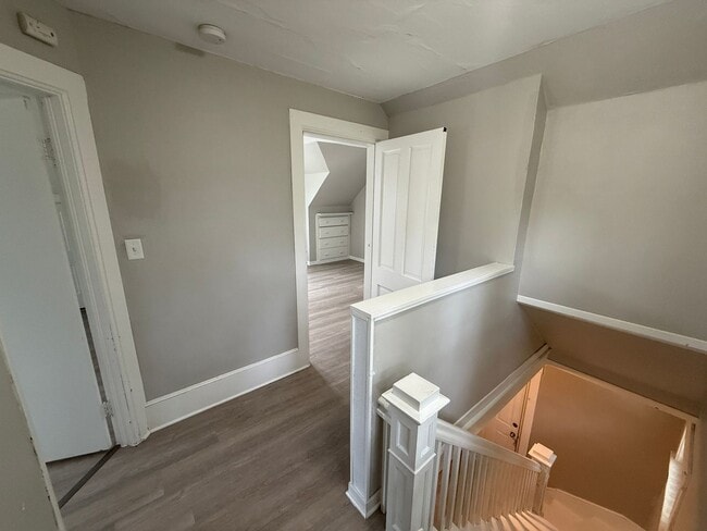 Building Photo - Spacious 4-Bedroom Home Close to Campus