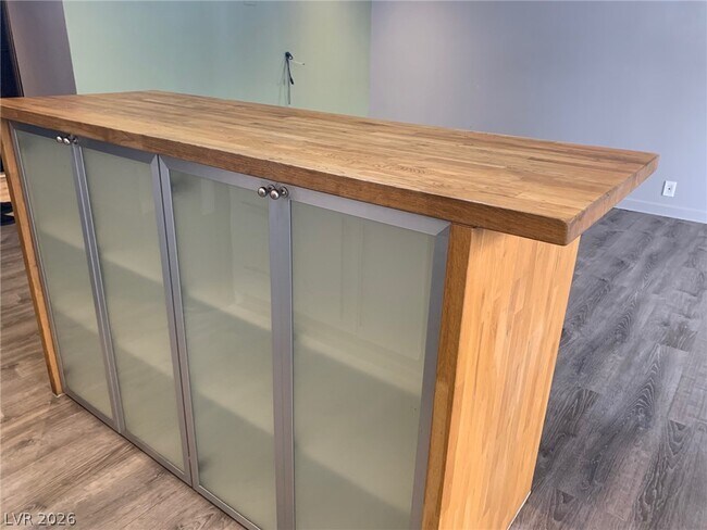 Building Photo - 3111 Bel Air Dr