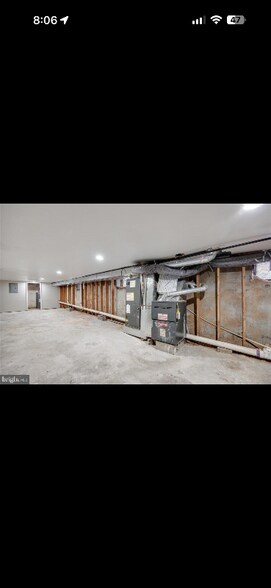 Building Photo - 109 W Logan St