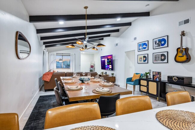 Building Photo - 131 Mescal Loop