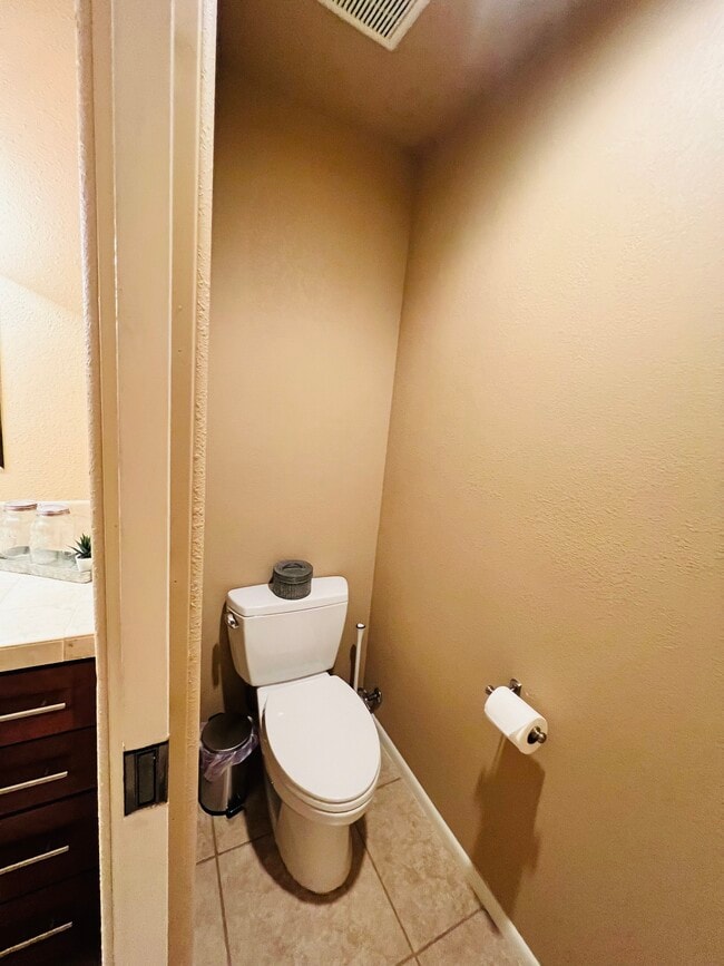 Building Photo - 17520 Bluejay Cir