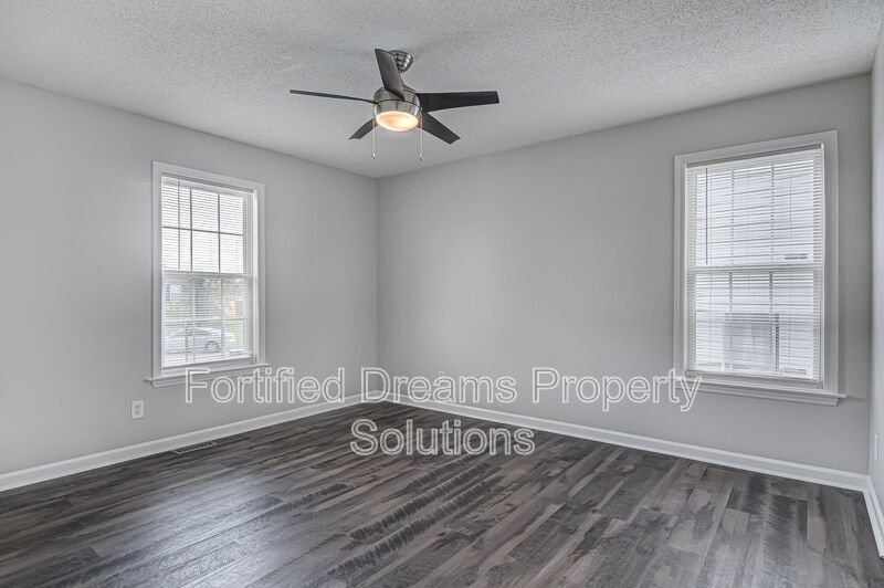 Building Photo - 1904 Blair-Khazan Dr