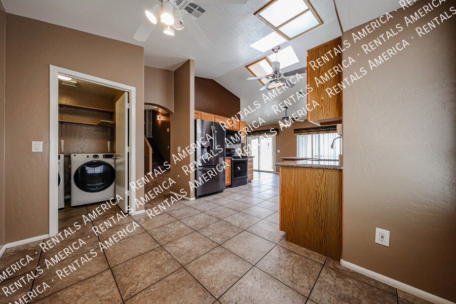 Building Photo - 3160 W Frankfurt Dr