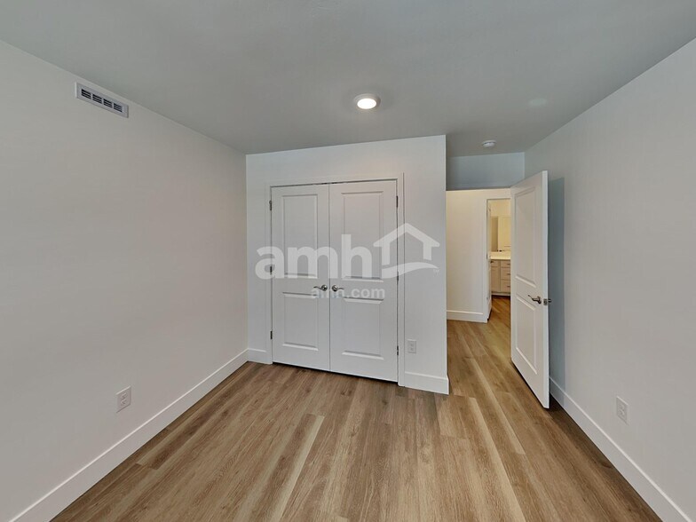 Building Photo - 9564 E Harkes Dr