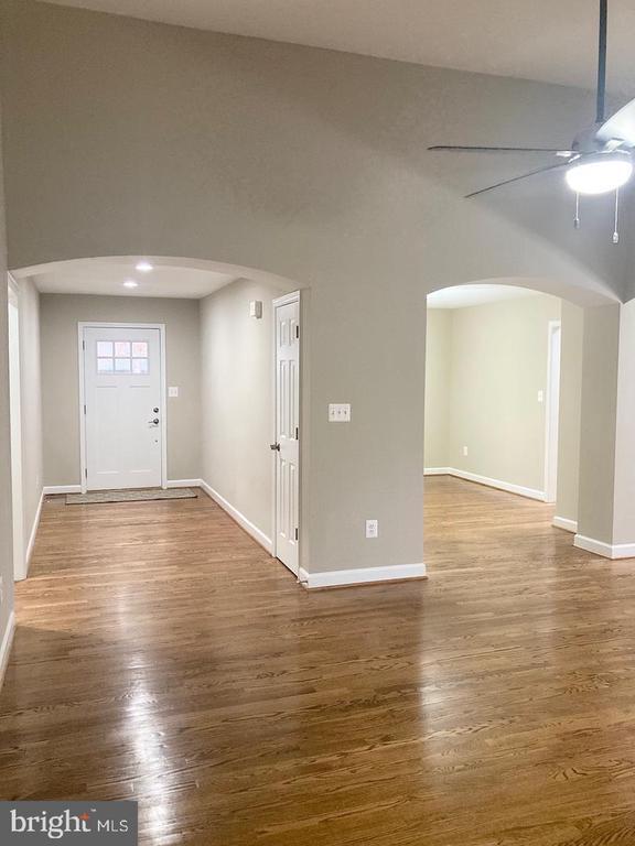 Building Photo - 3002 Lakeview Pkwy