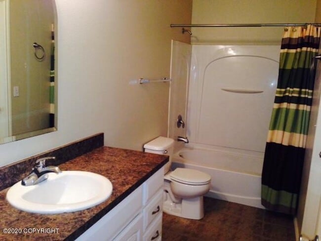 Building Photo - 3 Bed / 2 Bath Midtown Townhouse!