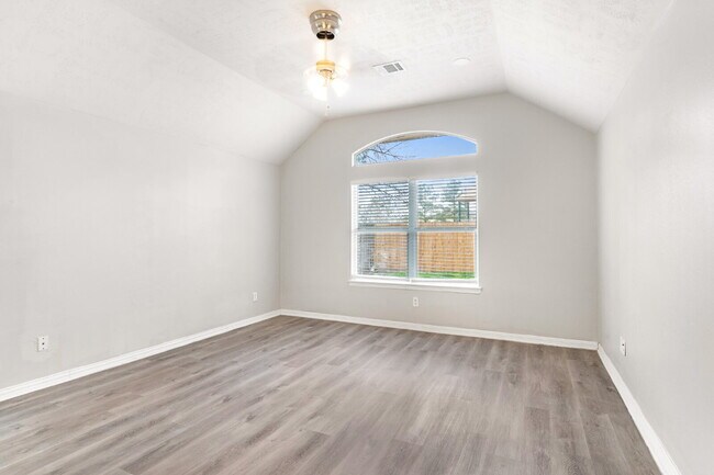 Building Photo - "Spacious 4-Bed Oasis with 2 Full Baths in Spring, TX - 2,235 Sq Ft of Comfort!"