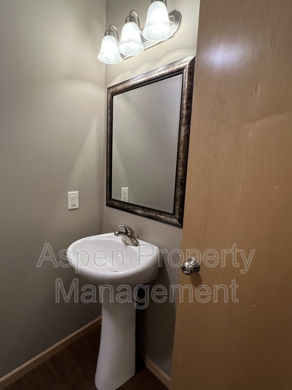 Building Photo - 1765 Sara Ct