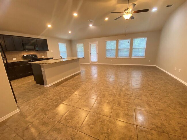 Building Photo - 21607 Surrey Ln