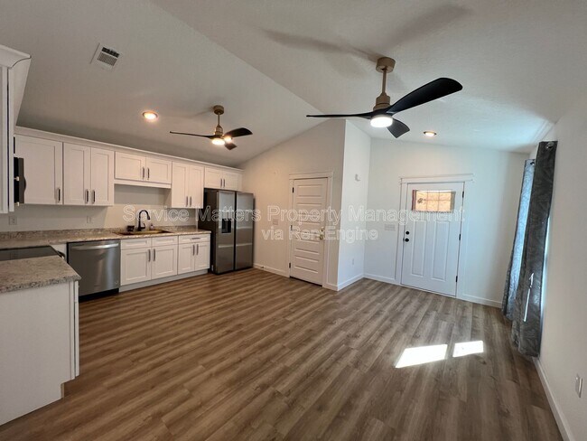 Building Photo - 3241 Damon Dr