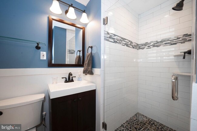 Building Photo - 533 Monument Ave