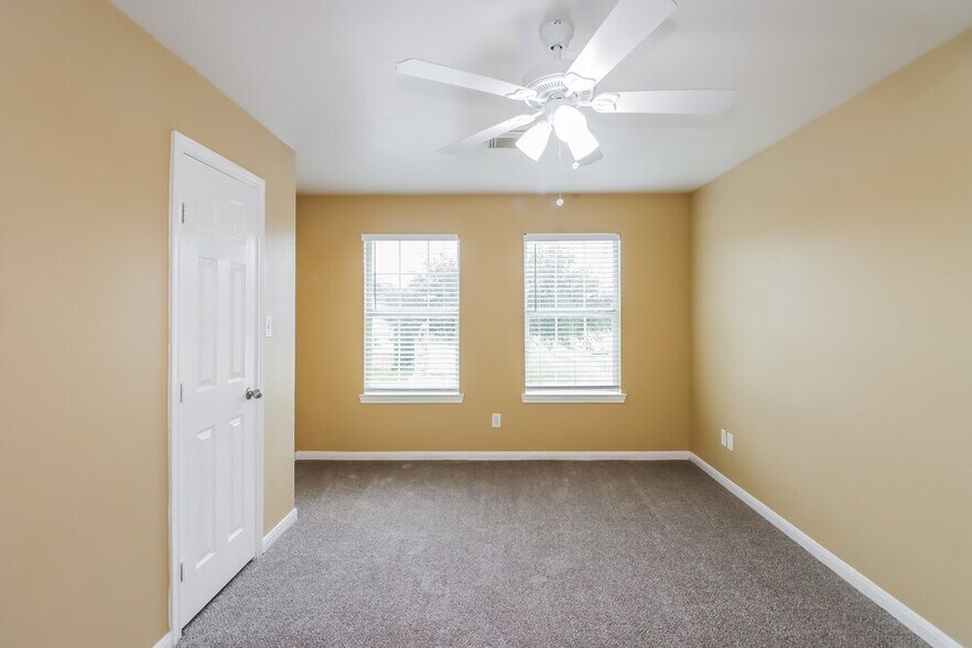 Building Photo - 4962 N Cancun Dr