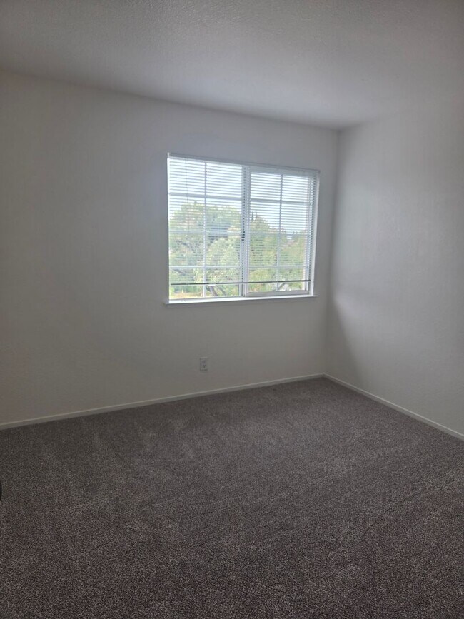Building Photo - 745 Monte Carlo Dr
