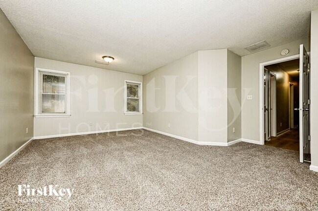 Building Photo - 304 Regal Way E