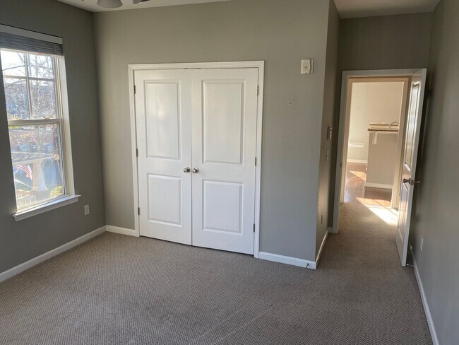 Building Photo - 1505 Walnut View Dr