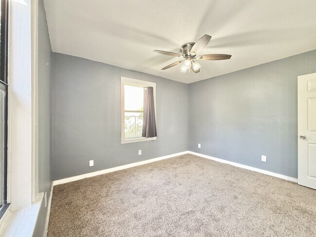 Building Photo - 1828 20th Ave S