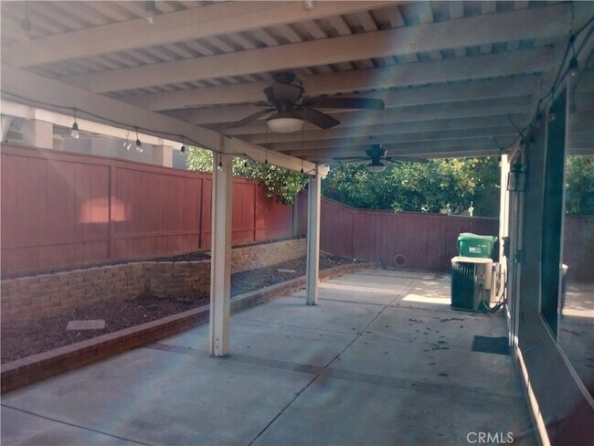 Building Photo - 935 Redtail Dr