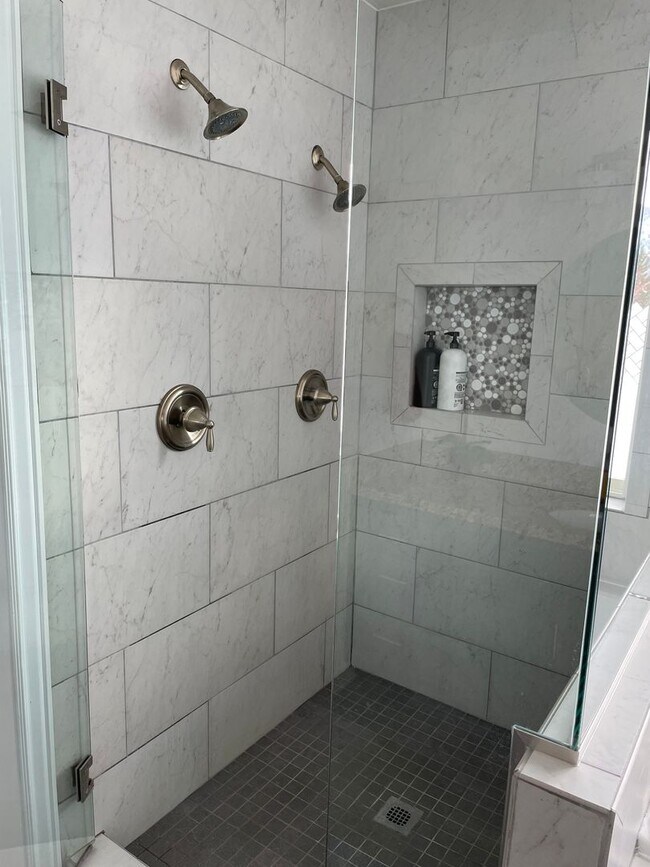Building Photo - Beautiful home with 3 car garage and overs...