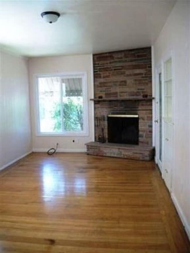 Building Photo - CUTE HOME IN EAST SACRAMENTO!!